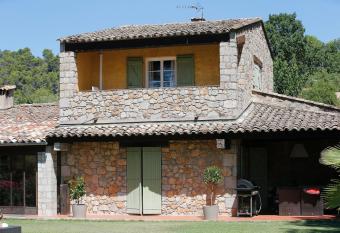 Le Mas du P  r   has Balcony rooms