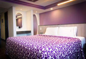 Hotel Max allows 18 year olds to book a room