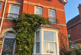 The Glastonbury Townhouse allows 18 year olds to book a room
