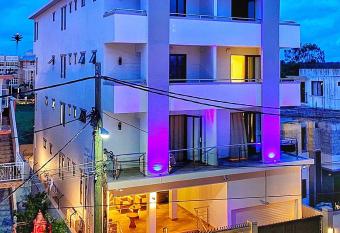 The Monalysa Suites & Residence allows 18 year olds to book a room