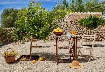 Agroturismo Turmaden des Capita allows 18 year olds to book a room