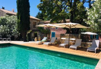 Le Mas de la Sorgue allows 18 year olds to book a room