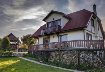 Cabana Mosneagului has Balcony rooms