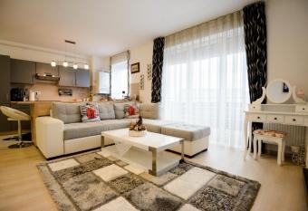 Beatrice Apartments has Balcony rooms