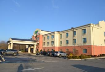 Holiday Inn Express & Suites Selinsgrove - University Area allows 18 year olds to book a room