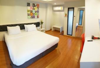 Ma Non Nont Hotel & Apartment allows 18 year olds to book a room