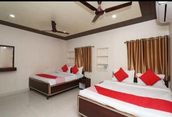 Hotel R D Palace has Smoking/Balcony rooms