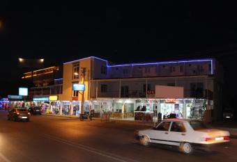 G  l Otel allows 18 year olds to book a room