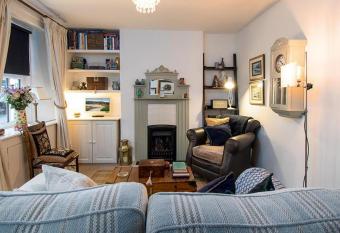 White O Morn allows 18 year olds to book a room