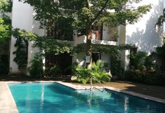 Ceiba Studios allows 18 year olds to book a room