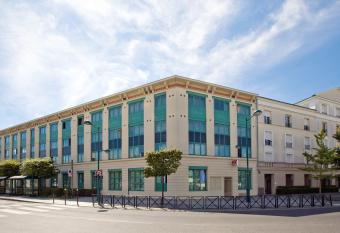 S  jours & Affaires Serris Rive Gauche allows 18 year olds to book a room