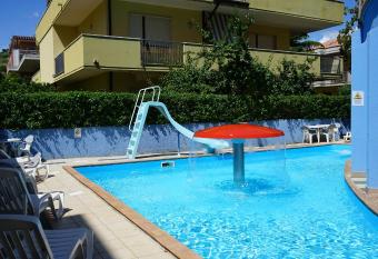 Hotel Albatros allows 18 year olds to book a room