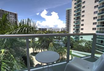 Miami Hollywood Great 2 Bedroom 2 Bathroom with Intercostal View 001-22bvic has Balcony rooms