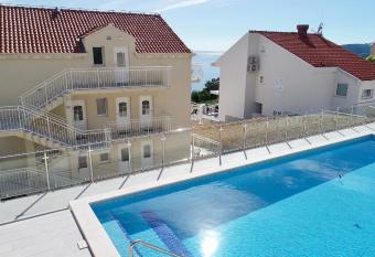 Villa Samba allows 18 year olds to book a room