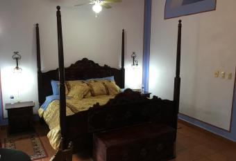 Hacienda San Pedro Nohpat has rooms with a private hot tub