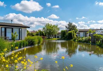 EuroParcs de Woudhoeve has Balcony rooms