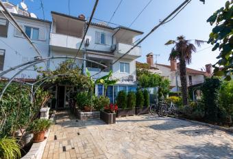 Apartments with WiFi Rovinj - 9701 has Balcony rooms