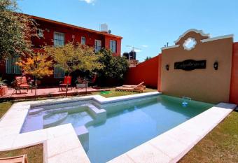 La Caballeriza Alojamiento Alta Gracia allows 18 year olds to book a room