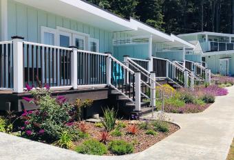 Seafoam Lodge has Balcony rooms