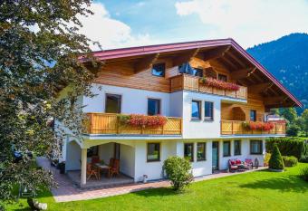 Haus Alpenflora has Balcony rooms