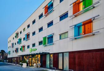 Holiday Inn Bordeaux Sud - Pessac, an IHG Hotel allows 18 year olds to book a room