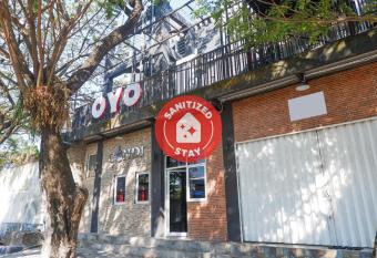 OYO 1217 Candi Residence allows 18 year olds to book a room