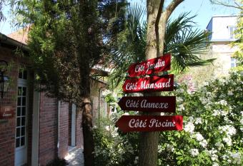 Les Jardins Carnot allows 18 year olds to book a room