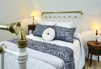 Casa Del Carmen IIII - Parking incluido allows 18 year olds to book a room