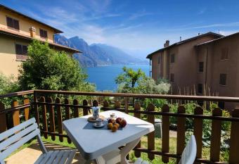 Discesa a Lago with terrace and garden on lake Iseo has Balcony rooms