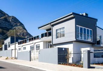 Whale Coast Ocean Villa allows 18 year olds to book a room