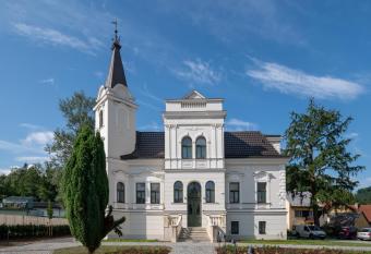 Villa Rosenaw allows 18 year olds to book a room