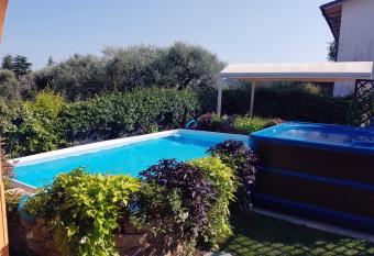 Villa Ambra has Balcony rooms