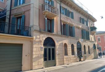 B&B Ponte Manin allows 18 year olds to book a room