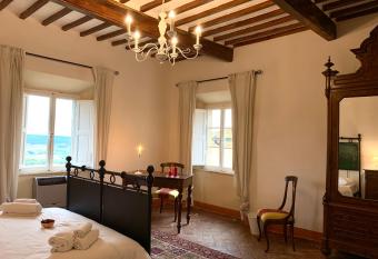 Casa Cerboneschi allows 18 year olds to book a room