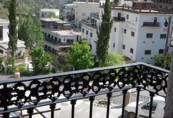 Casa Rosa has Balcony rooms