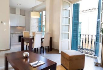 Apartamentos Pinar Malaga Centro has Balcony rooms