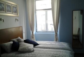 Baixa GuestHouse allows 18 year olds to book a room