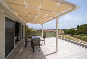 Lofos Apartments has Balcony rooms