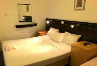 Petra Town Check-In has rooms with a private hot tub