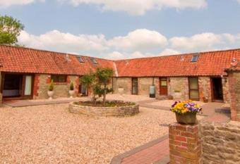 Knoll Hill Farm, The Place To Stay allows 18 year olds to book a room