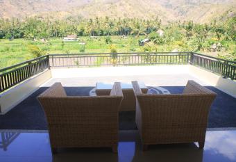 Dayuh Homestay has Balcony rooms