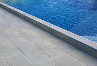 LE COLIBRI has Balcony rooms