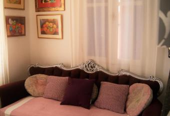 the bougainvillea house has Balcony rooms