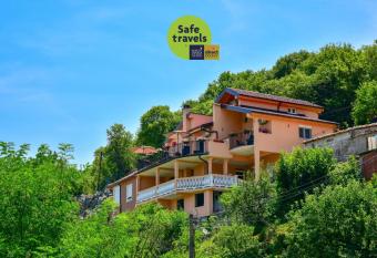 Lakeview Apartments An  ela has Balcony rooms