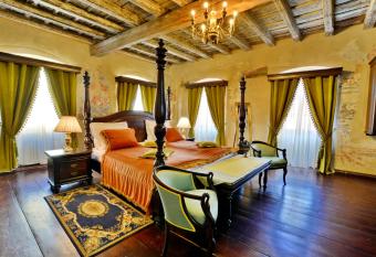 Casa Georgius Krauss Sighisoara allows 18 year olds to book a room