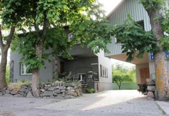 Kraavi Guest Hostel has Balcony rooms