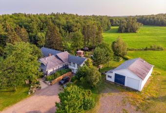 G  te Le Grandelinois has Balcony rooms