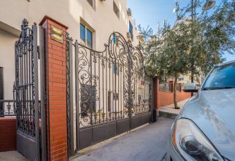 Villa Olympia has Balcony rooms