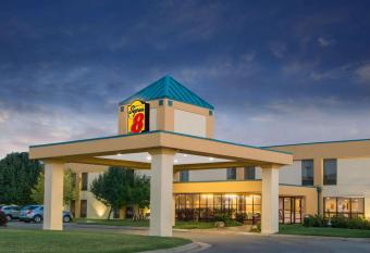 Super 8 by Wyndham Wichita South has Smoking rooms