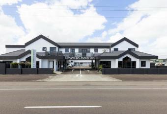 Drovers Motor Inn allows 18 year olds to book a room